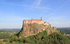 http://kirandulastippek.hu/thumbnail/images/riegersburg-latkepe.jpg?533,300,crop